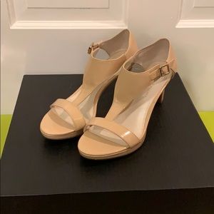 Beige heeled leather sandals